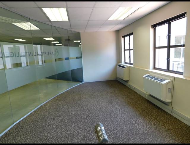 1,083M² OFFICE TO LET IN HYDE PARK